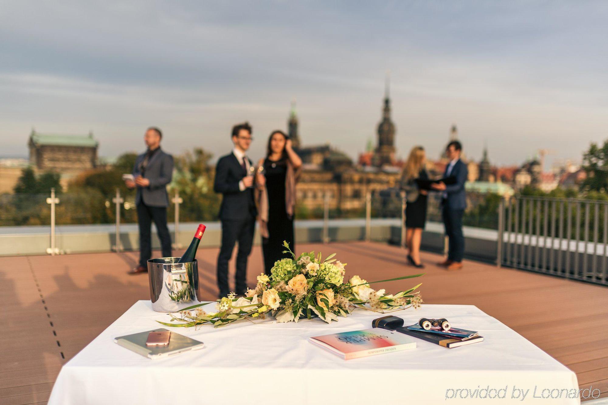 Residenz Am Zwinger Aparthotel Dresda Exterior foto The wedding ceremony