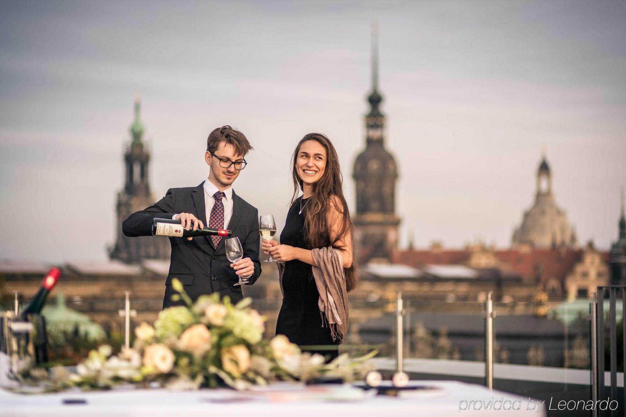 Residenz Am Zwinger Aparthotel Dresda Exterior foto Wedding on the Elbe
