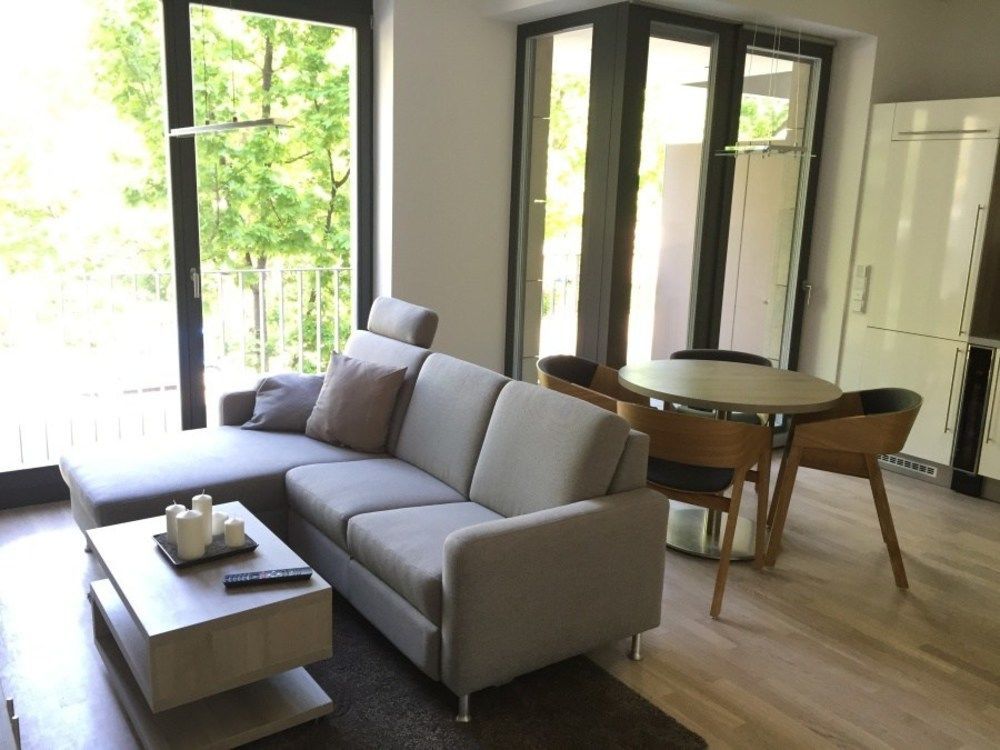 Residenz Am Zwinger Aparthotel Dresda Exterior foto A living room in a modern apartment