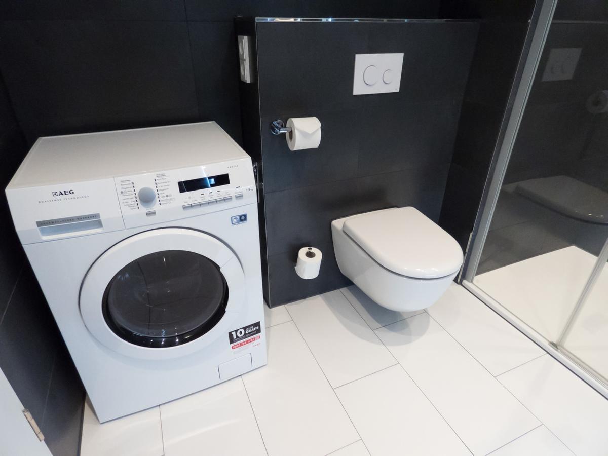 Residenz Am Zwinger Aparthotel Dresda Exterior foto A modern washing machine